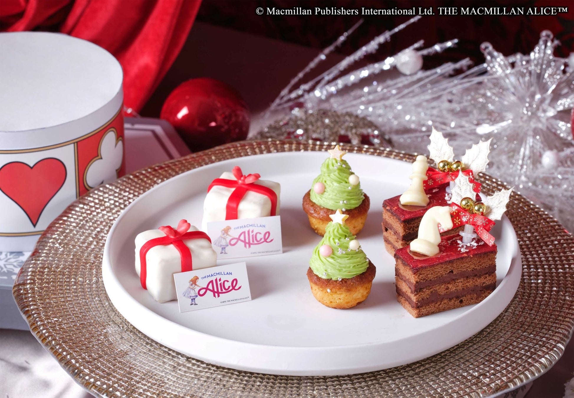 アリスのクリスマスギフトアフタヌーンティー スタンド中段スイーツ