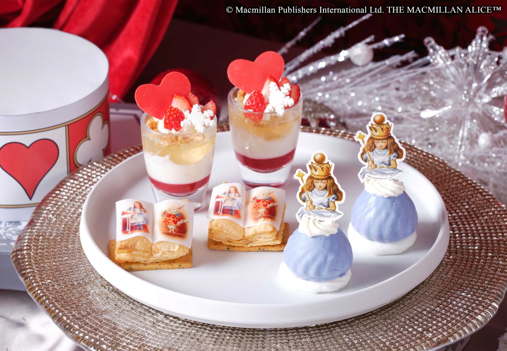 アリスのクリスマスギフトアフタヌーンティー スタンド上段スイーツ