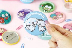 サンリオ なかよし刺繍缶バッジ 11月発売! キティ&ミミィやキキ&ララも