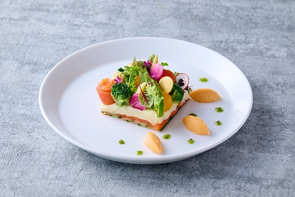 アヴァロンの庭園野菜とサーモンのテリーヌ