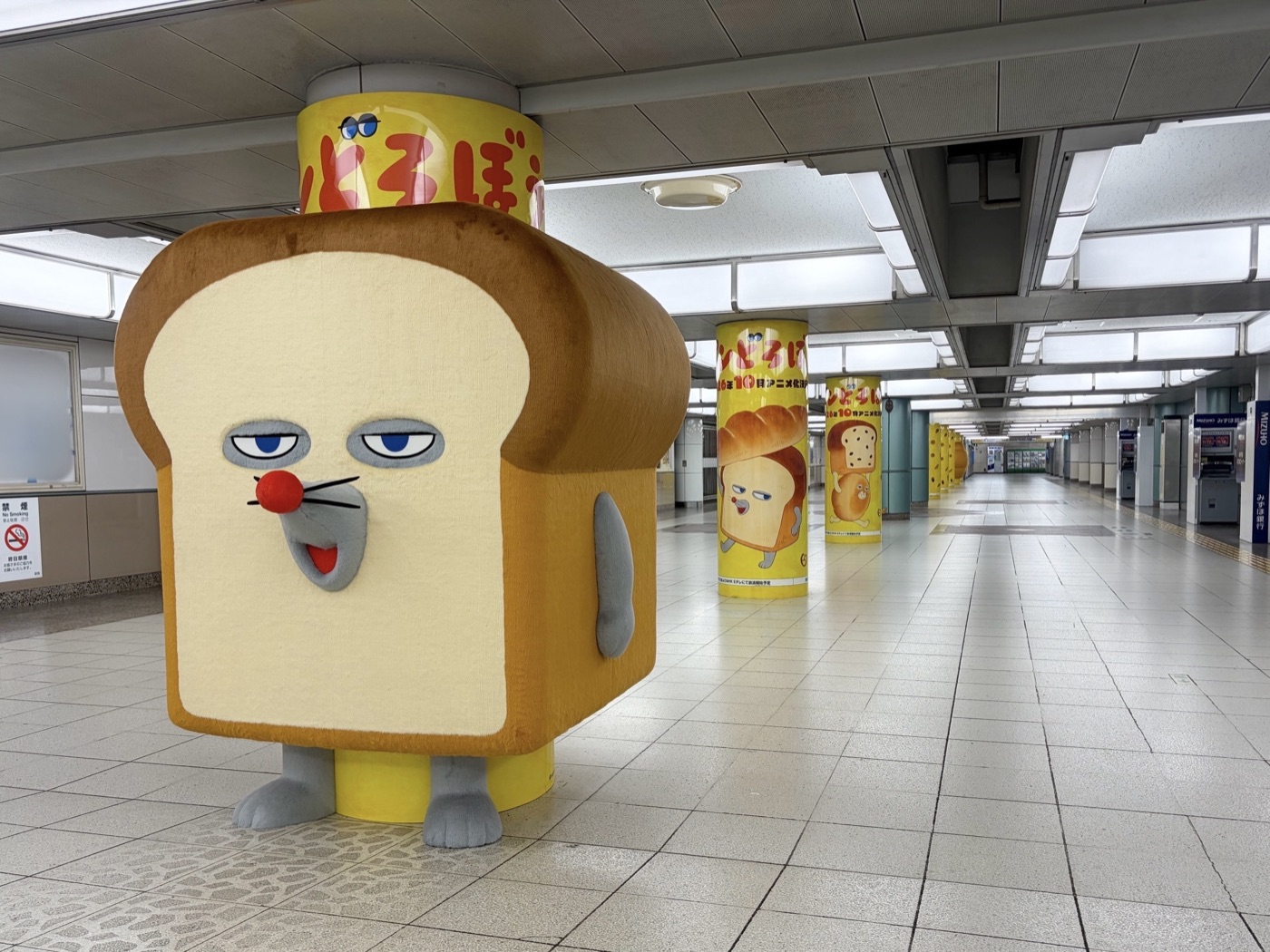 パンどろぼう JR池袋駅に大きなパンどろぼうが10月4日まで出現!
